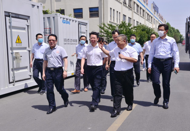 市人大常委会委员张弢带队到多米官方网页版公司专题调研